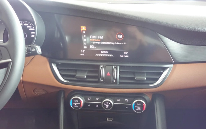 Alfa Romeo Giulia cena 78900 przebieg: 90190, rok produkcji 2016 z Włodawa małe 254